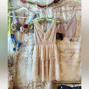 🎁Gorgeous BCBG MAXAZRIA Cream Tiered Lace Dress XS🎁